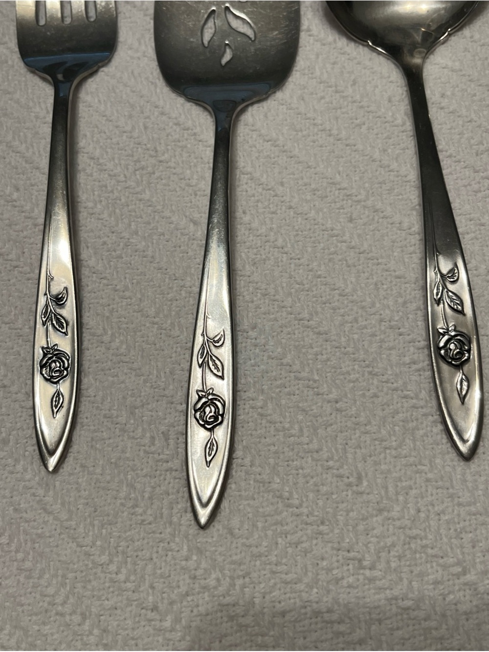 Oneida Community My Rose Silver Floral-Handle Serving Flatware Set - Picture 3 of 10